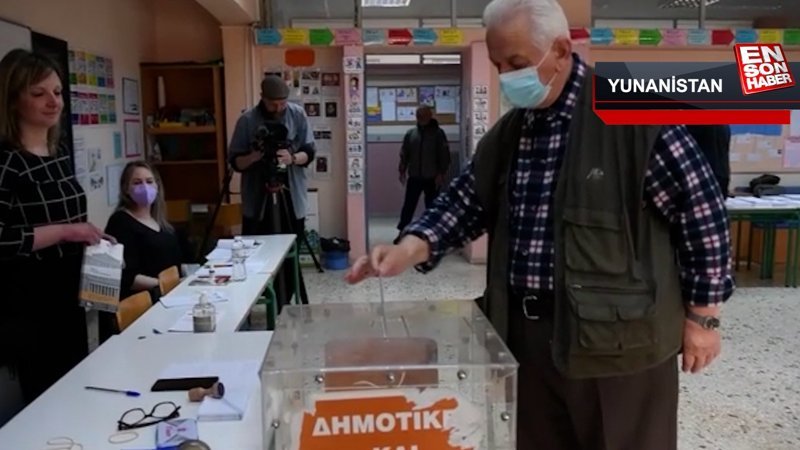 Yunanistan'da seçmenler genel seçim için sandık başında