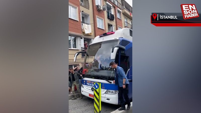 Süleyman Soylu, 'İlle de Roman Olsun' şarkısını söyledi