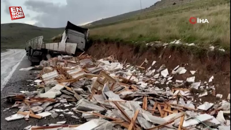 250 bin liralık mermer kazada yola savrulup kullanılamaz hale geldi