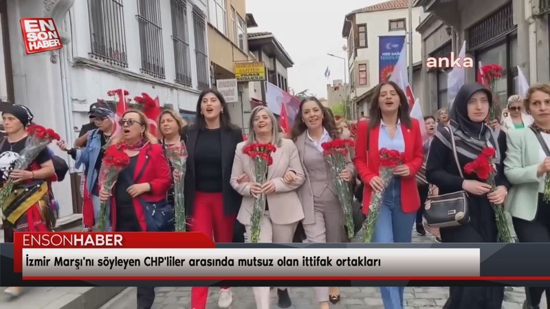 İzmir Marşı'nı söyleyen CHP'liler arasında mutsuz olan ittifak ortakları