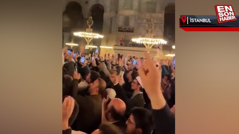 Ayasofya'da cemaat seçim zaferini tekbirlerle kutladı