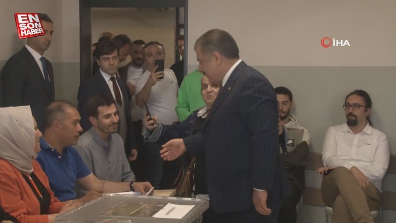 Bakan Fahrettin Koca, oyunu Üsküdar'da kullandı