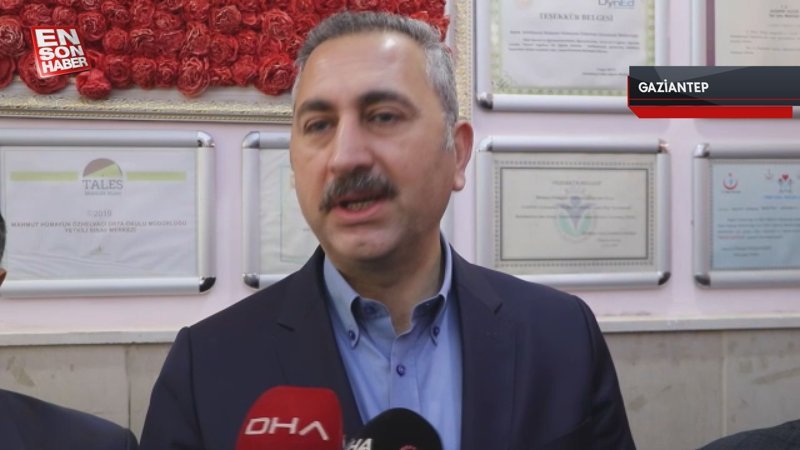 Eski Adalet Bakanı Abdulhamit Gül, oyunu Gaziantep'te kullandı