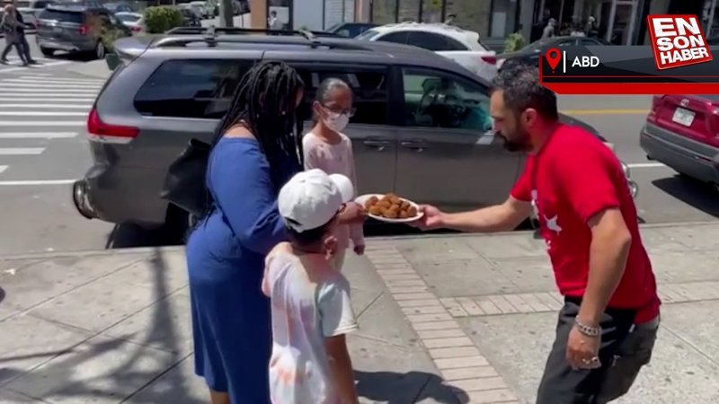 New York'ta Filistinli esnaf, Cumhurbaşkanı Erdoğan'ın seçim başarısını felafel dağıtarak kutladı
