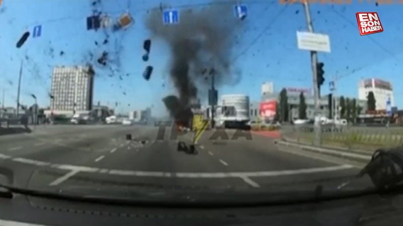 Kiev'de Rus füzesi otoyola düştü