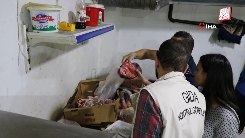 Şanlıurfa'da bozuk tavukları çamaşır suyu ile yıkayıp müşterilere yedirdiler