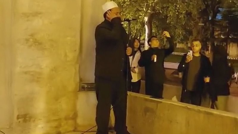 Ayasofya Camii ile Sultanahmet Camii arasında karşılıklı okunan ezan