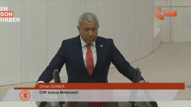 CHP'li Orhan Sümer milletvekili yeminine besmele çekerek başladı