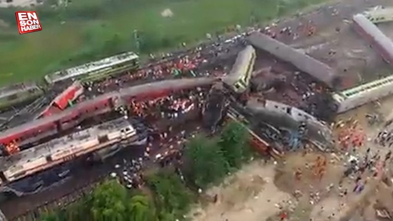 Hindistan'da feci tren kazası