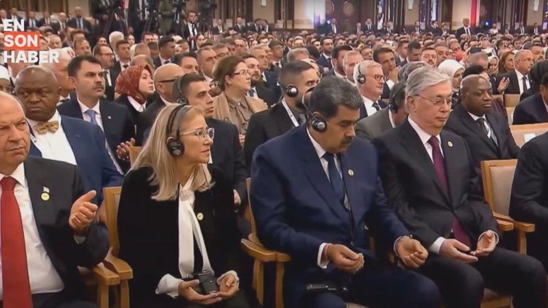 Ankara'daki yeni dönem törenine katılan Nicolas Maduro, duaya eşlik etti