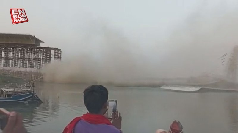 Hindistan'da aynı yerdeki köprü ikinci kez çöktü
