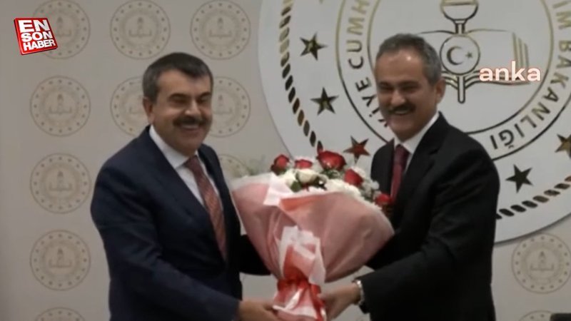 Mahmut Özer, Milli Eğitim Bakanlığı görevini Yusuf Tekin'e devretti