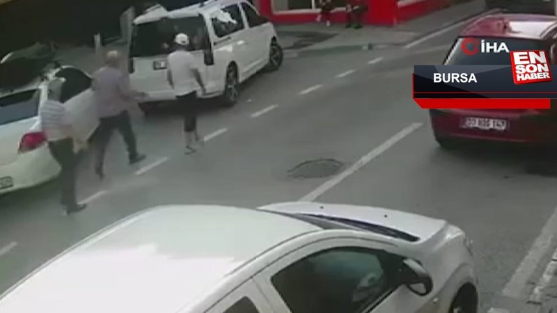 Bursa'da fren yerine gaza bastı, çarptığı kişiyi metrelerce sürükledi