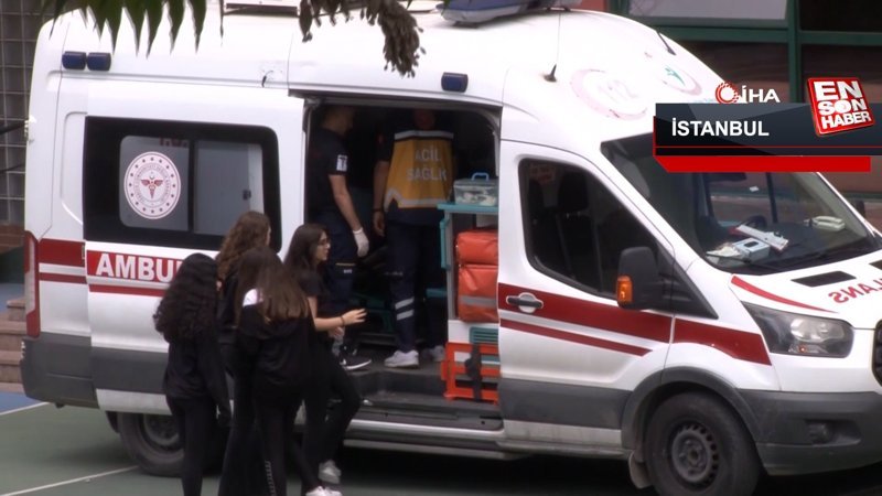 Küçükçekmece'de özel bir okulda deney sırasında yaşanan patlama anı kamerada