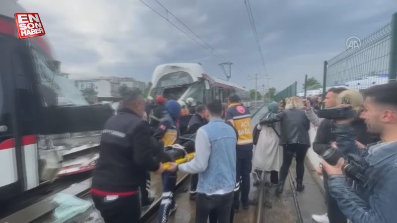 Samsun'da iki tramvay kafa kafaya çarpıştı: Yaralılar var