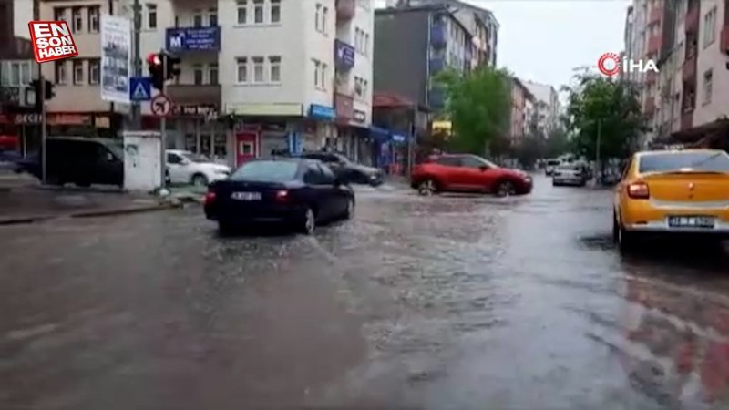 Kars’ta caddeler göle döndü