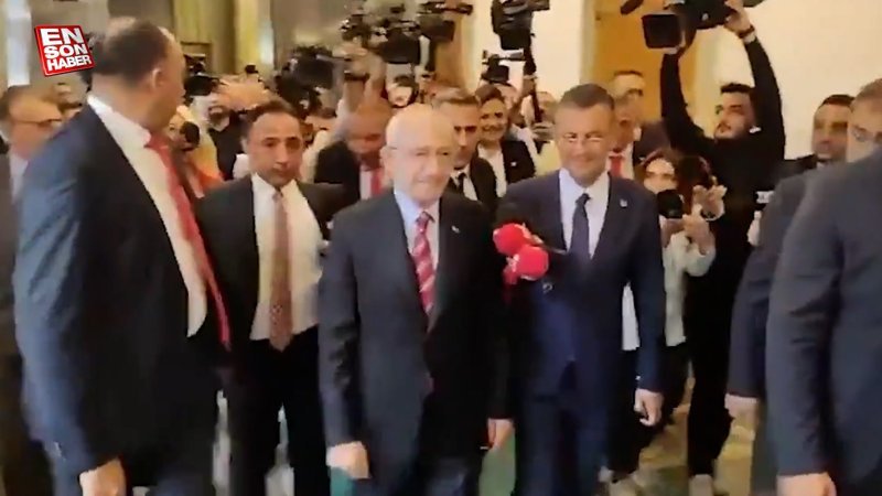 Kemal Kılıçdaroğlu, muhabirin 'istifa edecek misiniz' sorusuna yanıt vermedi