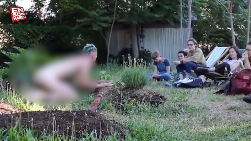 Ekoseksüelliği çıplak tanıtan grup tepki gördü