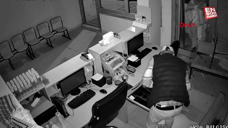 Ağrı'da hırsızlık için girdiği dükkanda camın üzerine düştü