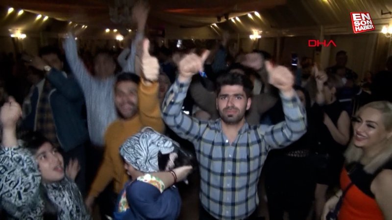 Van'a gelen İranlılar kültürlerini yaşatan mekanlarda eğleniyor