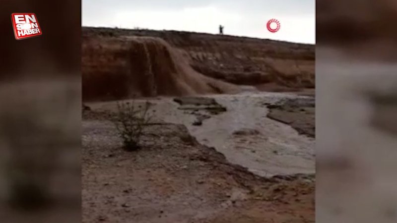 Konya’da sel sularını yer yarığı yuttu