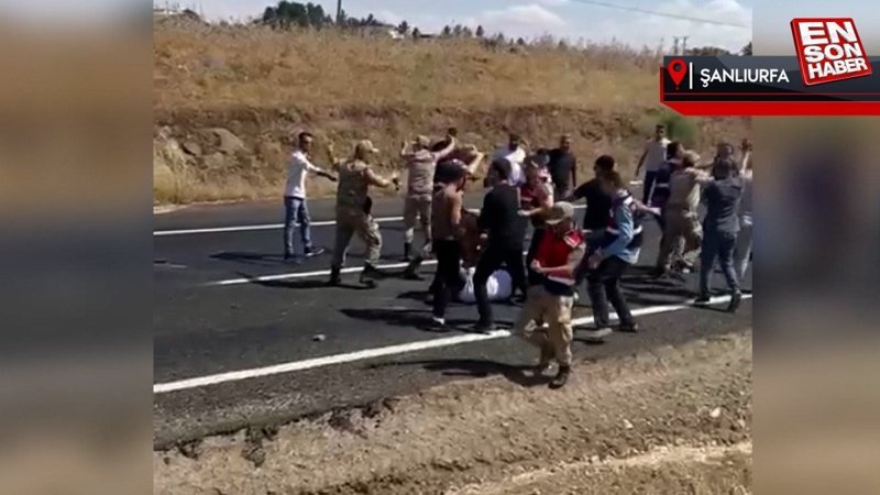 Şanlıurfa’da yolu trafiğe kapatan şahsı, linç edilmekten jandarma kurtardı