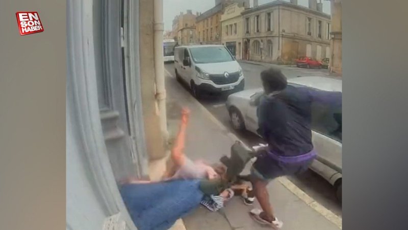 Fransa'da kadına ve torununa evlerinin önünde saldırı anı