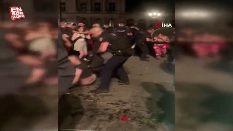 Fransa'da göçmenlerin protestosuna polisten sert müdahale