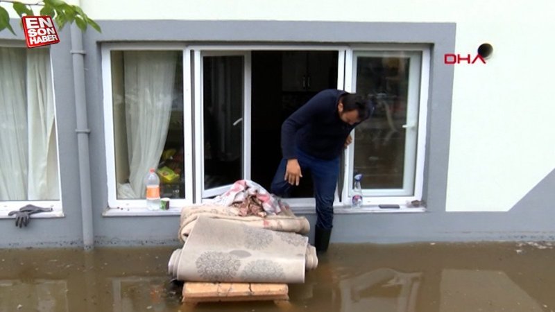 Ordu'da depremzede ailenin evini sel bastı