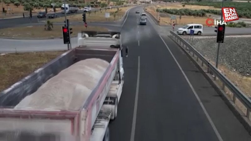 Gaziantep'te kazaya davetiye çıkaran görüntüler: Sadece 3 araç kırmızı ışıkta durdu