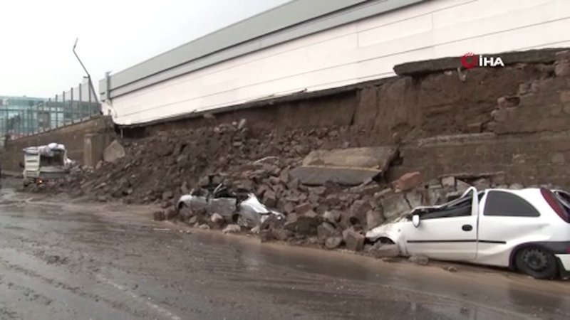 Kayseri'de selde fabrikanın duvarı yıkıldı