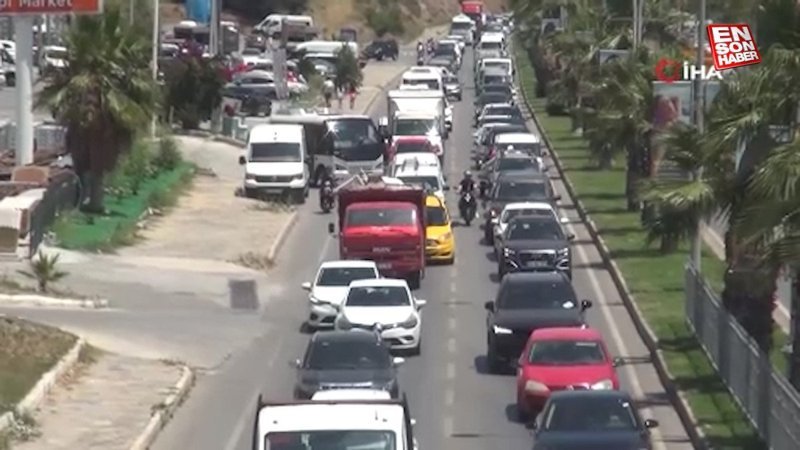 Bodrum'da bayram yoğunluğu: 1 günde 25 bin araç giriş yaptı