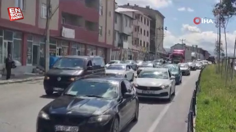 Erzurum - Erzincan karayolunda bayram yoğunluğu