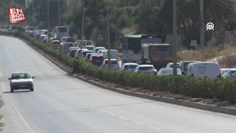Tatil yörelerine akın sürüyor: Uzun araç kuyrukları oluştu