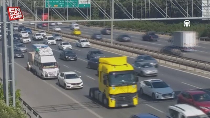 Tatilciler, İstanbul’u terk ediyor