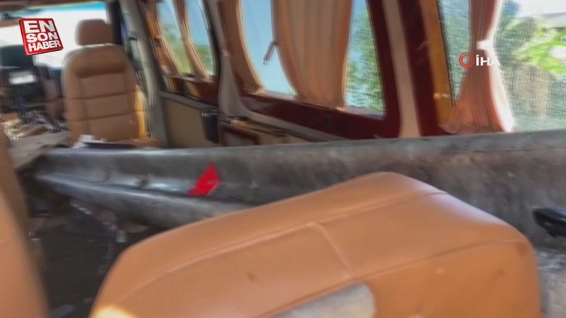 Antalya’da korkutan kaza: Bariyer minibüsün içinden geçti