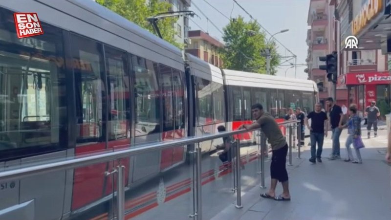 Bağcılar'da tramvay raydan çıktı