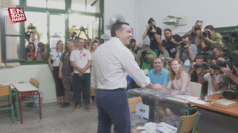 Yunanistan'da Miçotakis ve Çipras oylarını kullandı