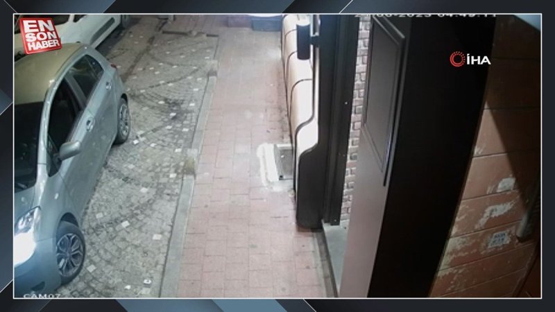 Fatih'te çalışır vaziyette bırakılan aracın çalınma anı kamerada