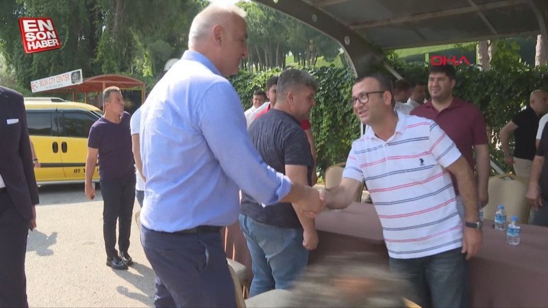 Antalya'da Bakan Mehmet Nuri Ersoy taksicilerle bayramlaştı