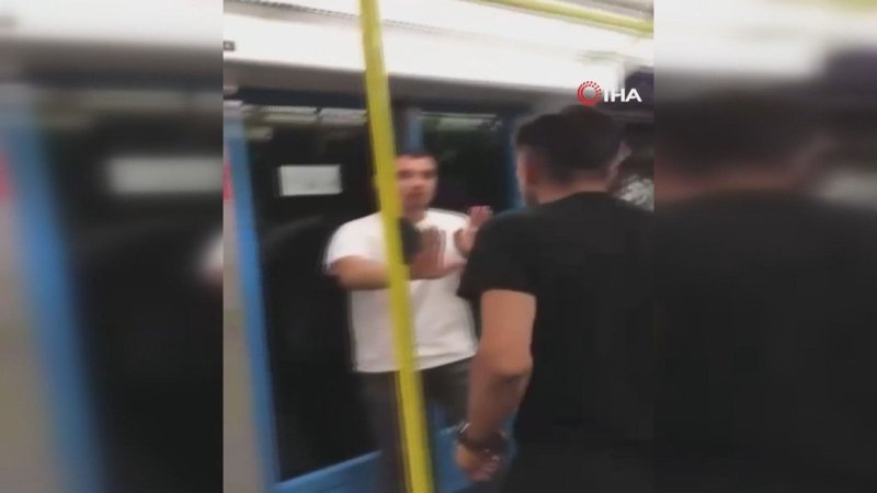 Bursa’da metroda yan baktın meselesi yüzünden çıkan kavga