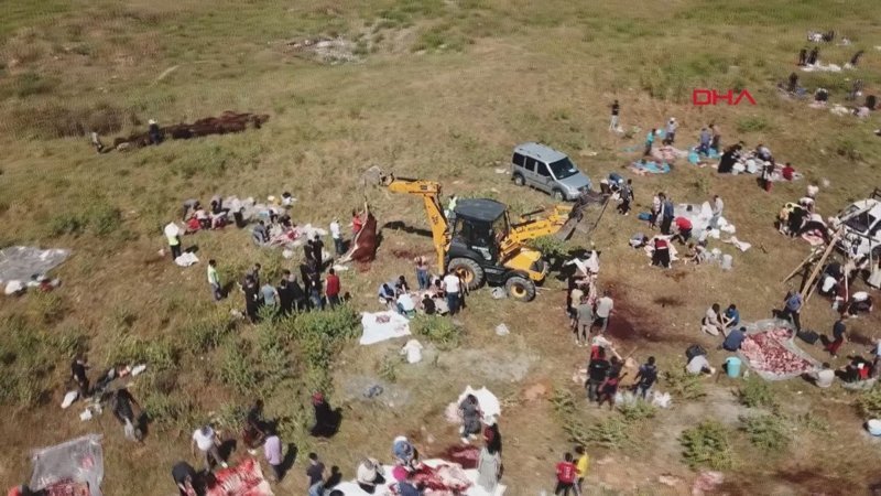 İstanbul'da yol kenarları kurban kesim yerine döndü