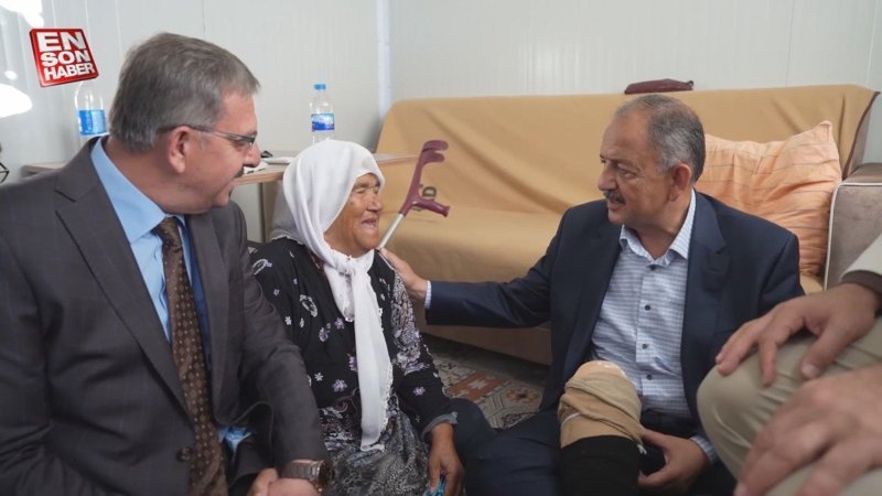 Mehmet Özhaseki, bayramın ilk gününde depremzede aileleri ziyaret etti