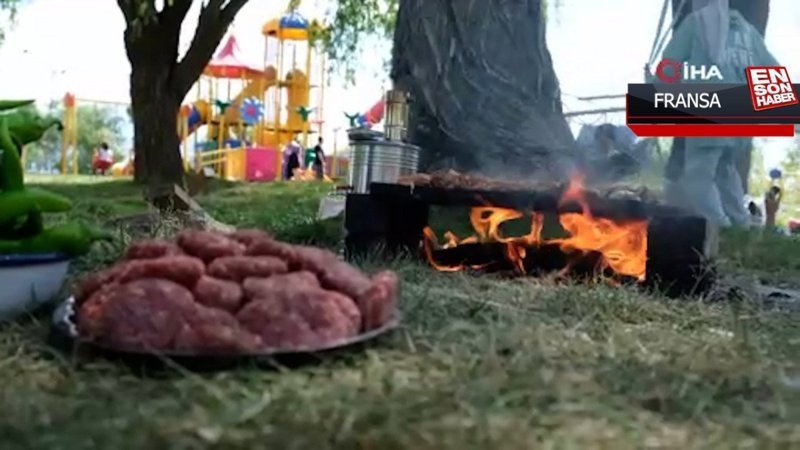 Kurban Bayramında güneşli havanın tadını mangal yakarak çıkardılar