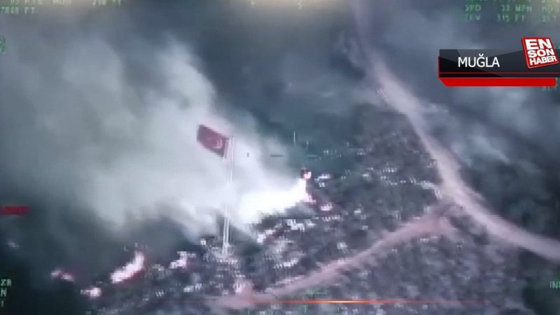 Datça'da pilotlar Türk bayrağının yangından zarar görmesini engelledi