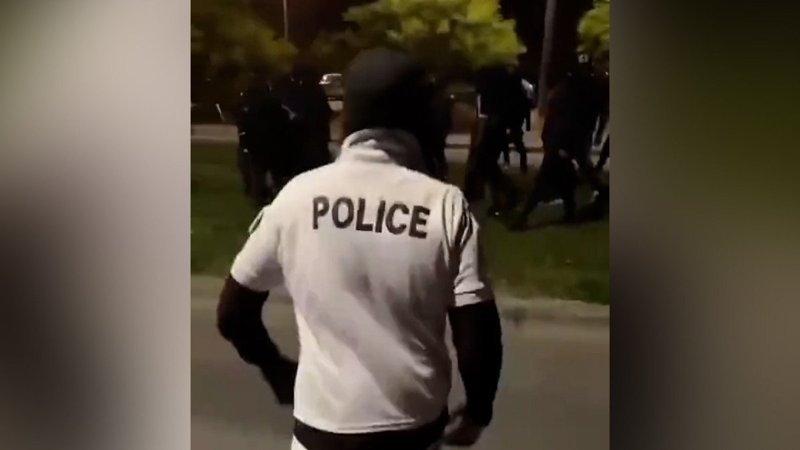 Fransa'da protestocular polis karakolunu yağmaladı