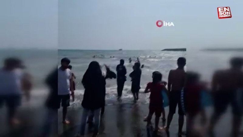 Hatay'da boğulma tehlikesi geçiren 2 gencin yardımına çevredikiler yetişti