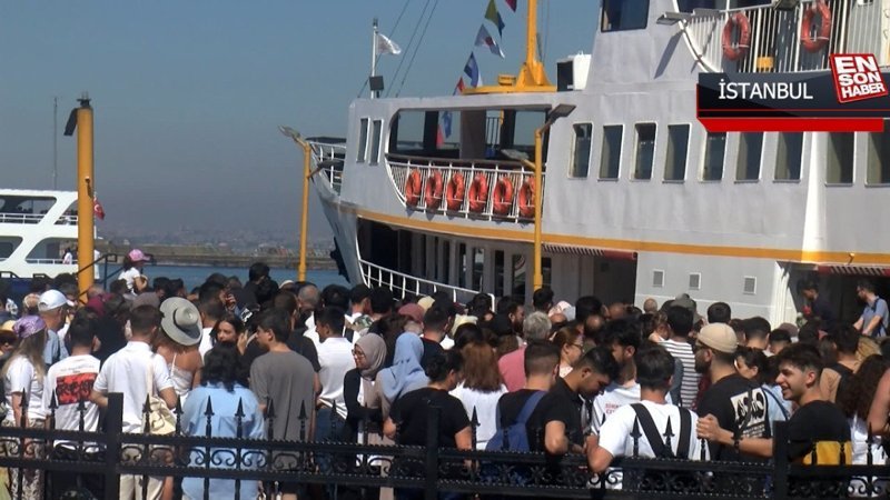 Bayramda İstanbul'da kalanlar Adalar'a akın etti
