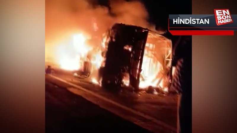 Hindistan’da devrilen otobüs alev aldı