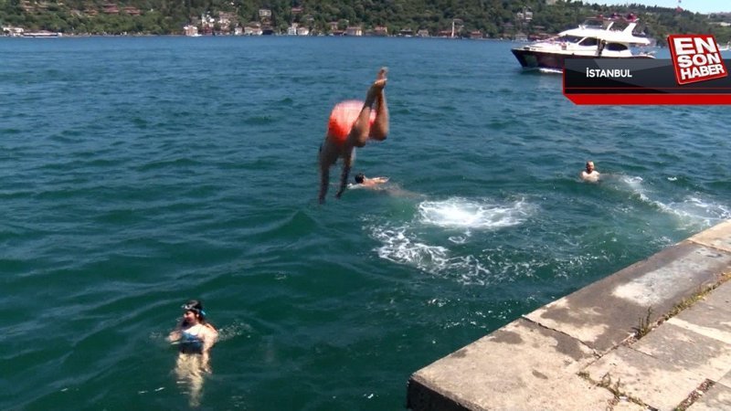 İstanbul'da boğazın tadını yüzerek çıkardılar